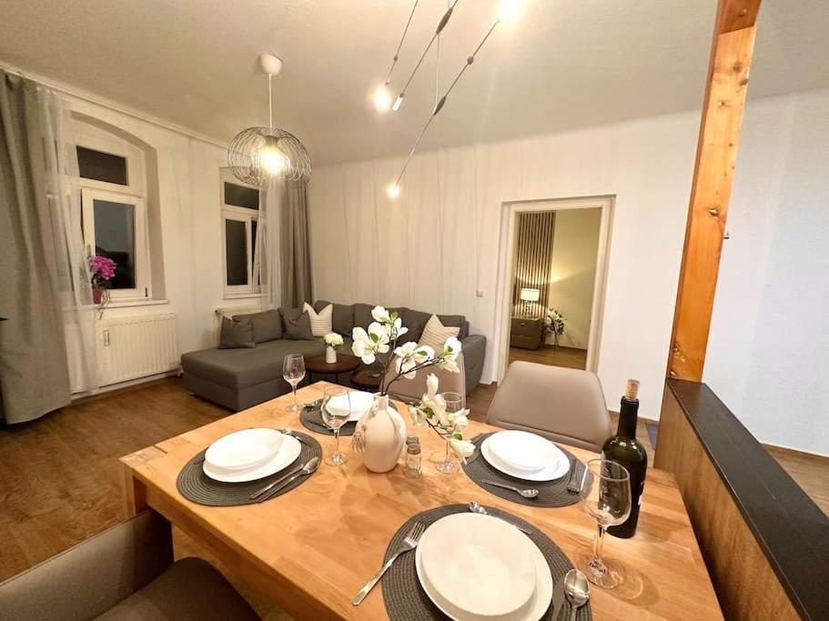 Modern Eingerichtete Wohnung Im Stadtzentrum Zittau Kostenloser Parkplatz Exteriör bild