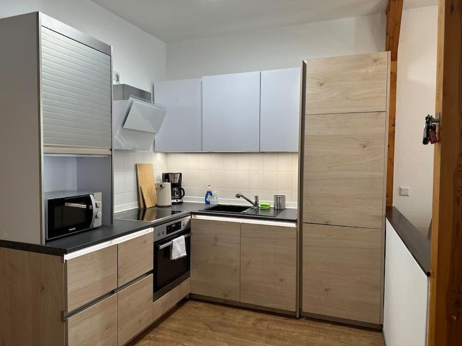 Modern Eingerichtete Wohnung Im Stadtzentrum Zittau Kostenloser Parkplatz Exteriör bild